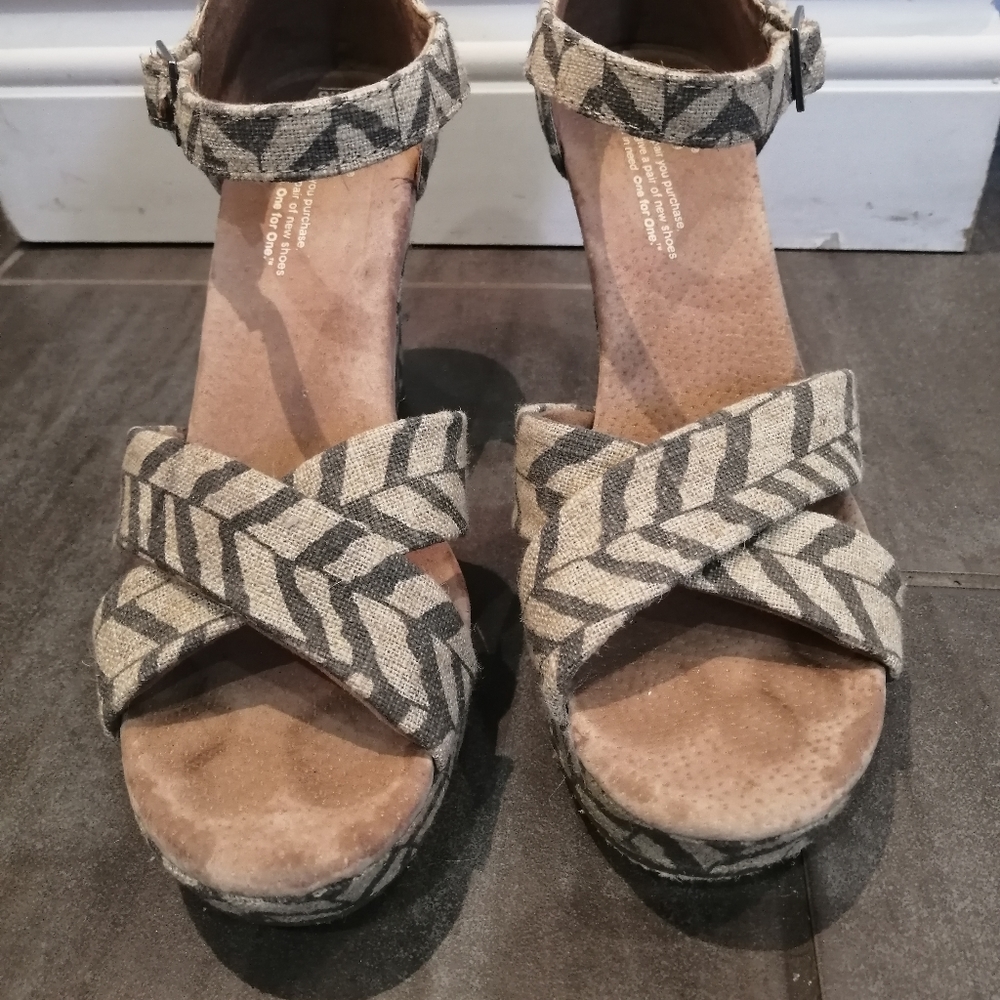 Tom's strappy wedges